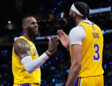 28圈体育-关于浓眉哥回归赛场，战术调整首场状态亮眼，C9观众沸腾！的信息