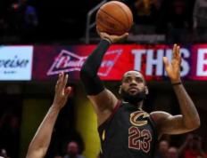 28圈体育-包含詹姆斯在勇士比赛中惊险取胜，赛事规则更新引发热议！的词条